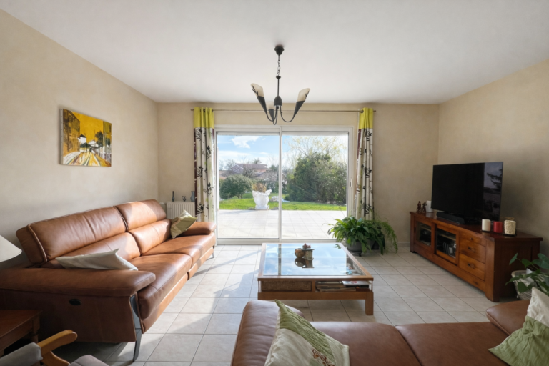 Photo du bien immobilier ancien MAISON FAMILIALE 180m2 hab sur GREZIEU LA VARENNE limite CRAPONNE