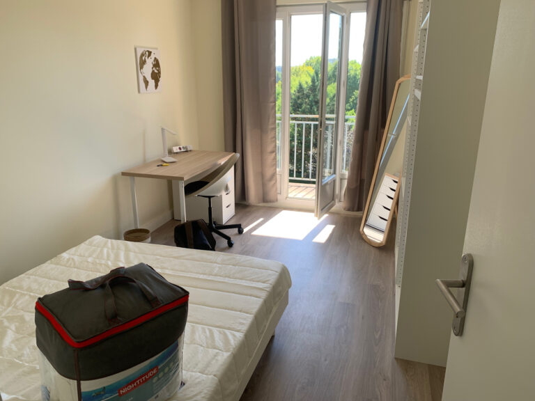 Photo du bien immobilier ancien BRON T5 4 chambres T5 de 98,7 M2 entièrement rénové ascenseur