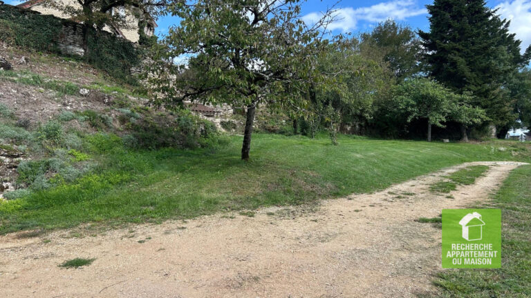 Photo du bien immobilier ancien Terrain  770 m2 Siccieu