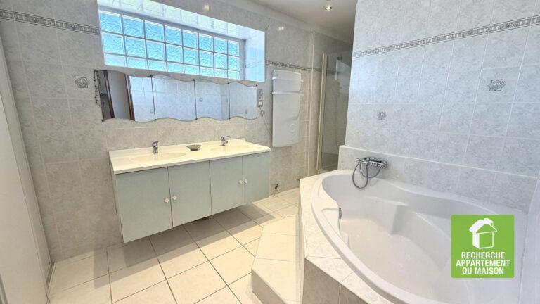 Photo du bien immobilier ancien Maison Pont de Cheruy 8 pièce(s) 245 m2