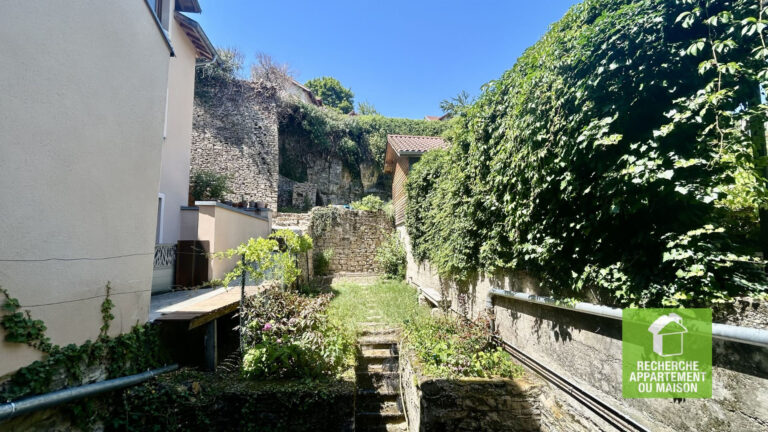 Photo du bien immobilier ancien A LOUER MAISON EXCEPTIONNEL CREMIEU CENTRE
