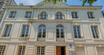 Bien neuf  : CHINON : Général de Gaulle