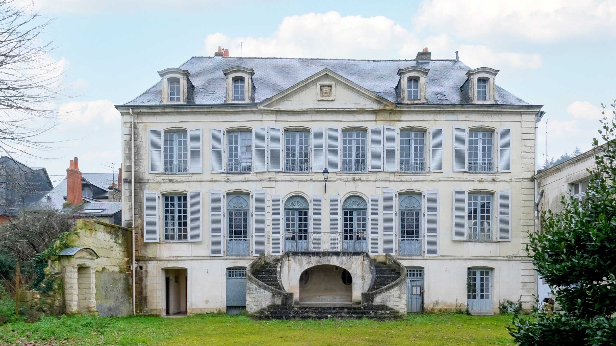 Bien neuf  : CHINON : Hôtel Pirondeau