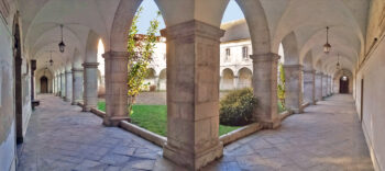 Bien neuf  : DOLE : Le Cloître des Cordeliers