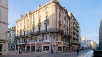 Bien neuf  : AVIGNON : Bonneterie