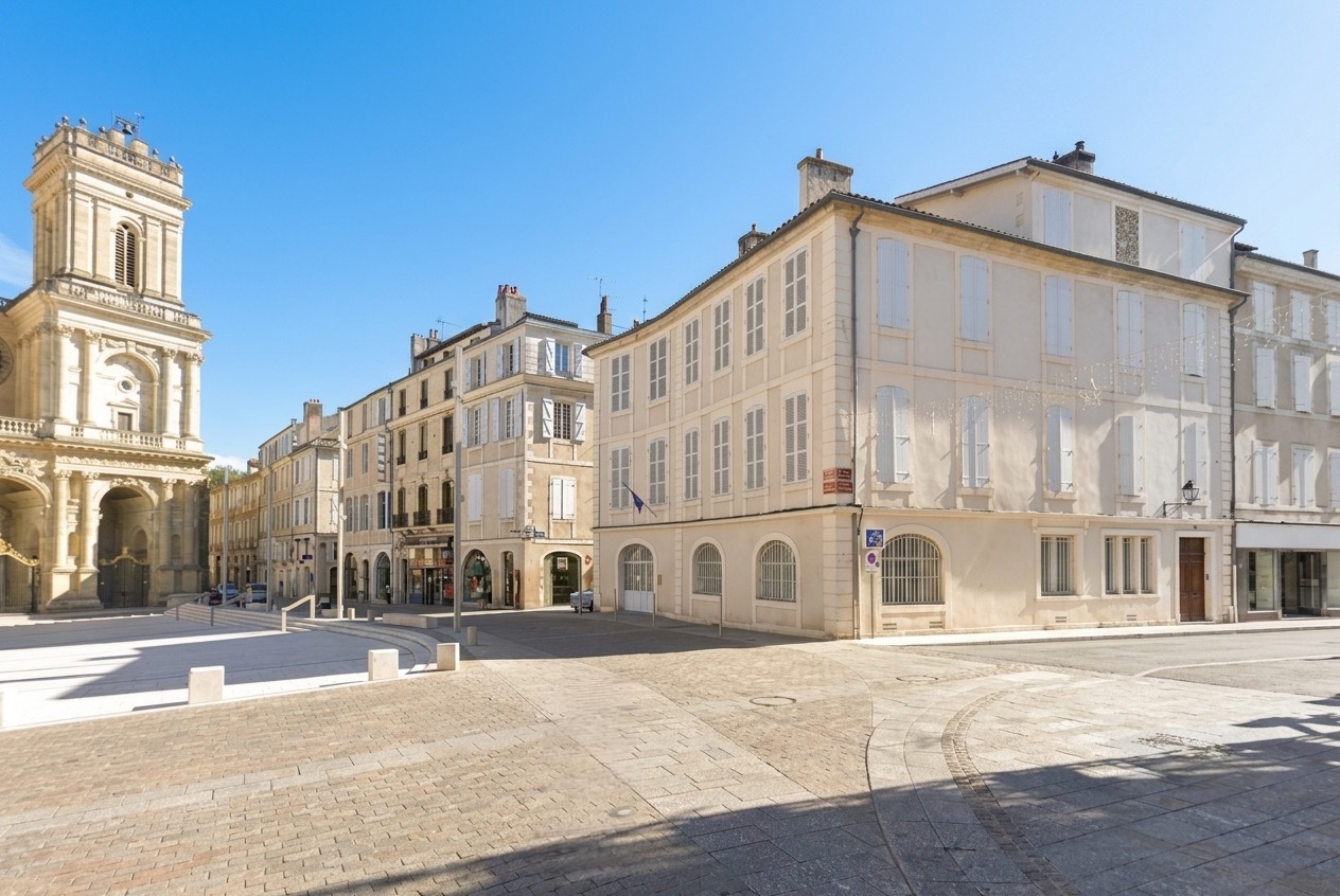 Bien neuf  : PLACE SALUSTE DU BARTAS