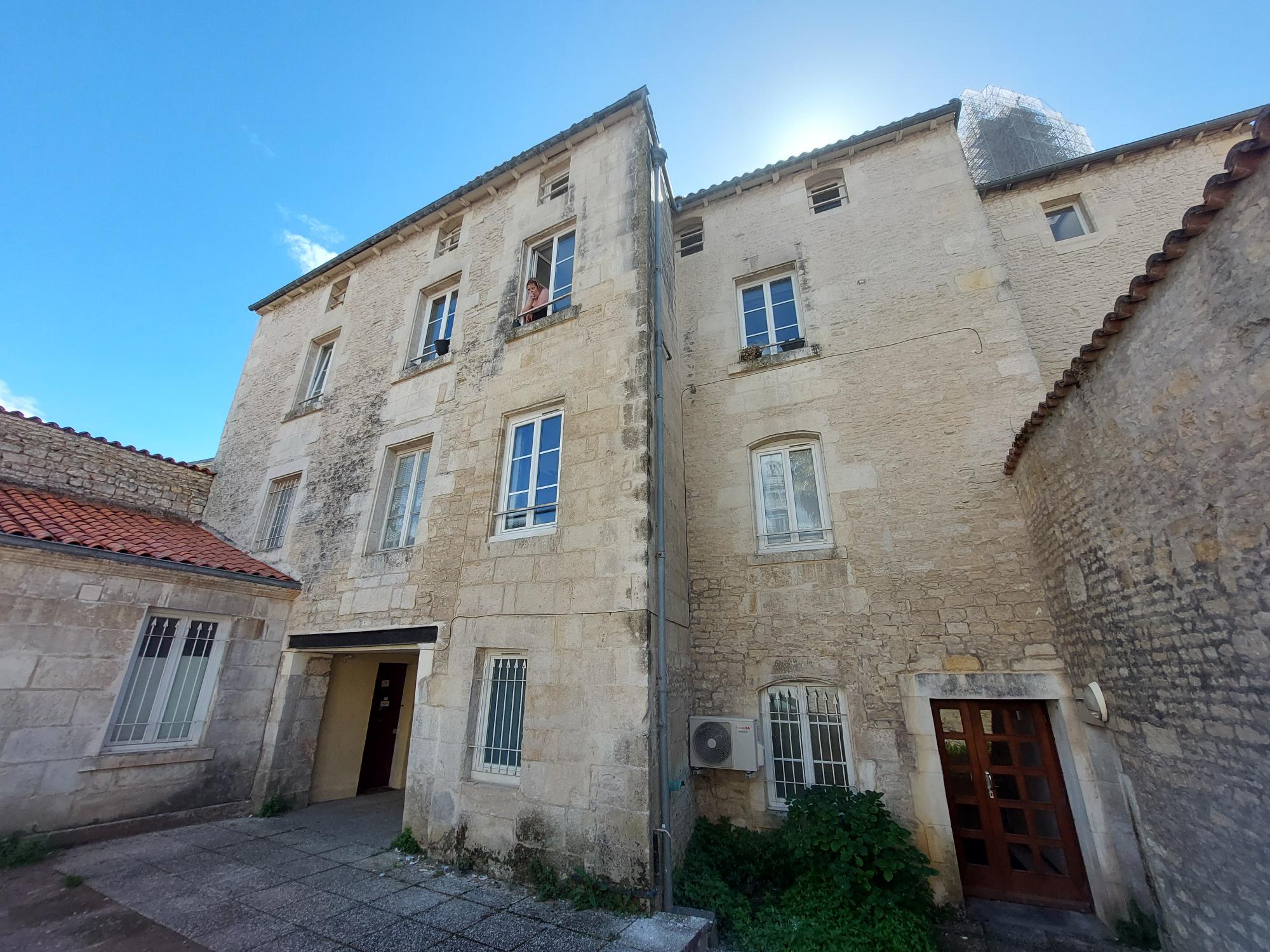 Bien neuf  : RUE DU PARVIS NOTRE DAME